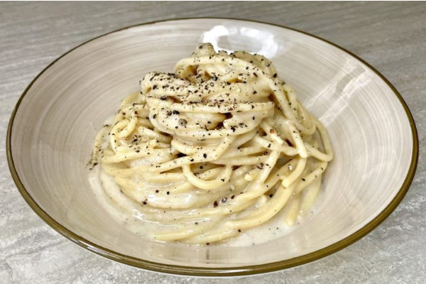 Cacio e Pepe pasta Rome